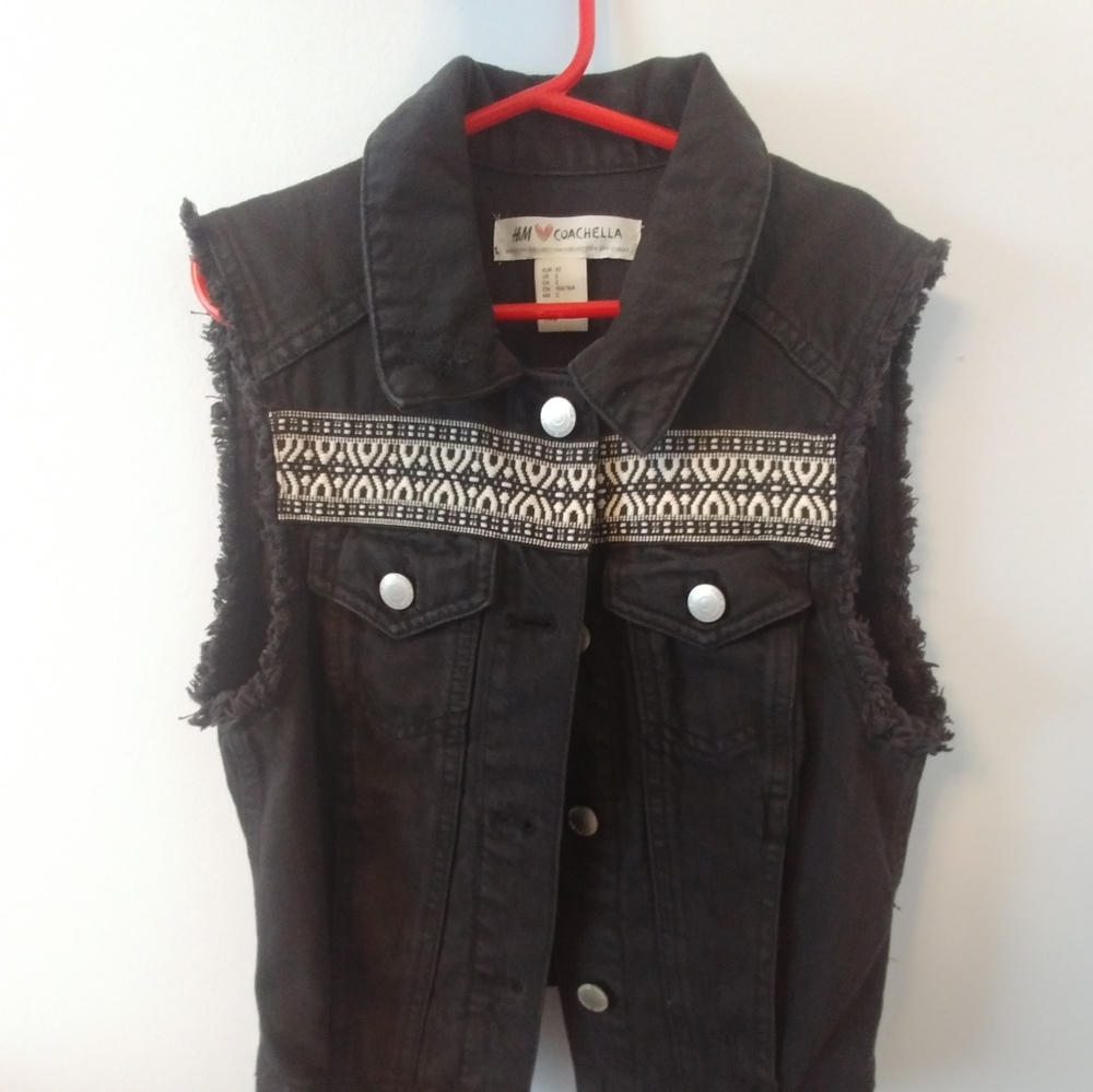 ❣️10/$50❣️:Sleeveless denim festival jacket